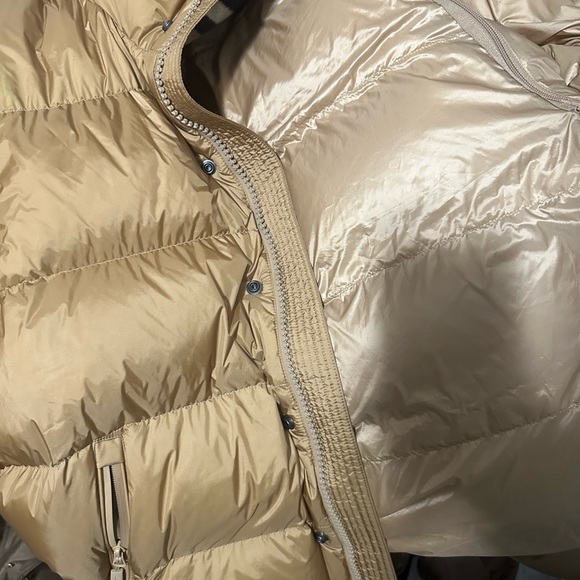 Burberry jacket / turns into vest .